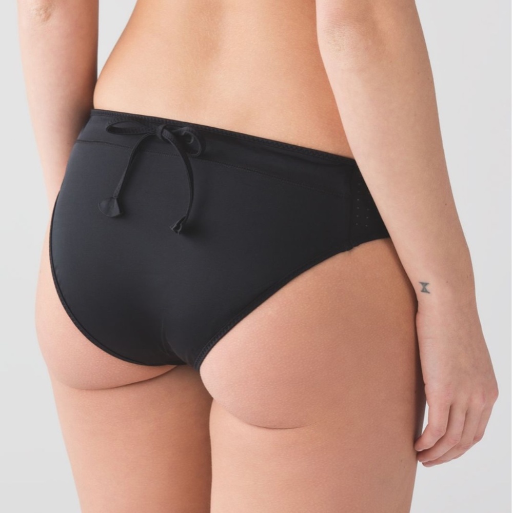 NWOT Lululemon Tidal Flow Bikini Bottom